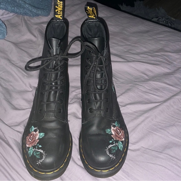 rose Dr. Martins - Picture 2 of 8